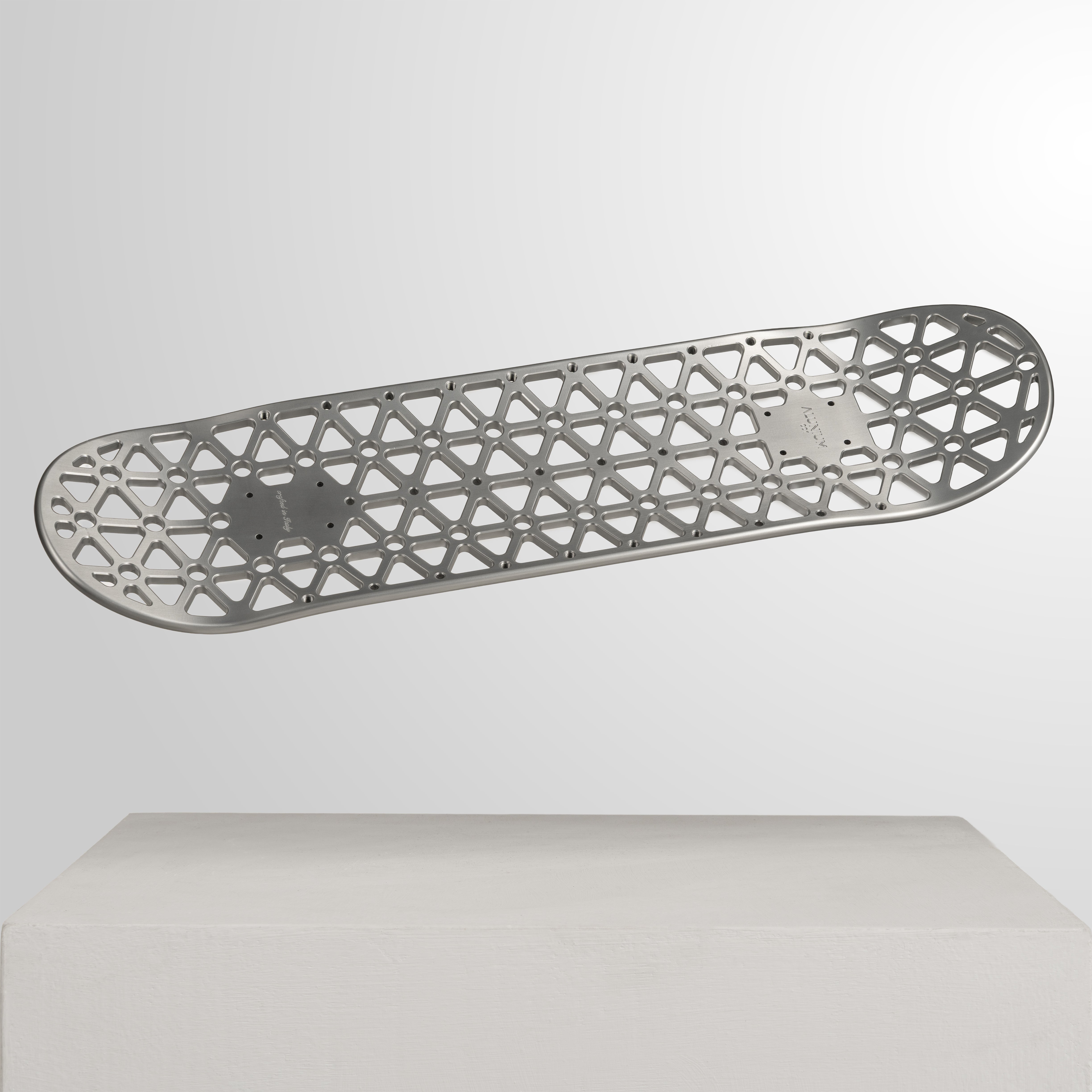 Eikon - Skateboard d’arredo in alluminio